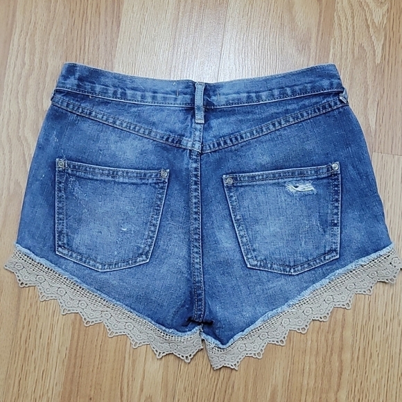 Free people distressed crocheted trim shorts - Picture 6 of 6